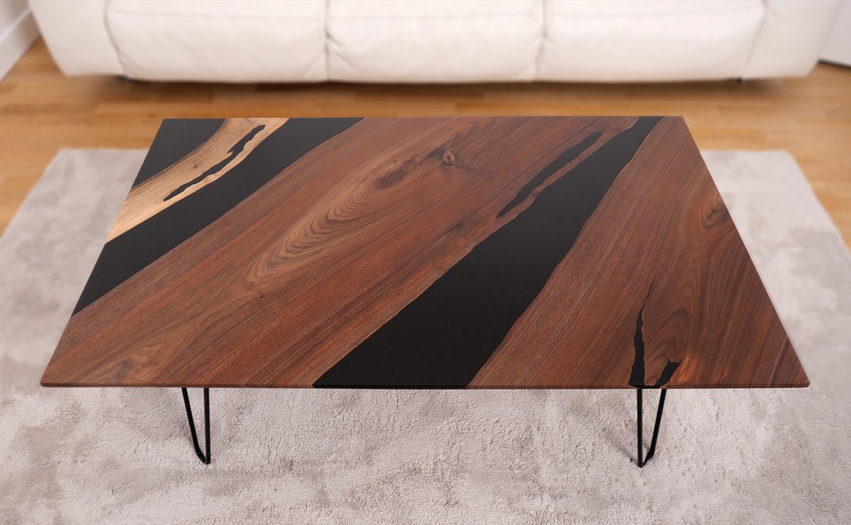 Table basse en noyer noir et résine epoxy noire