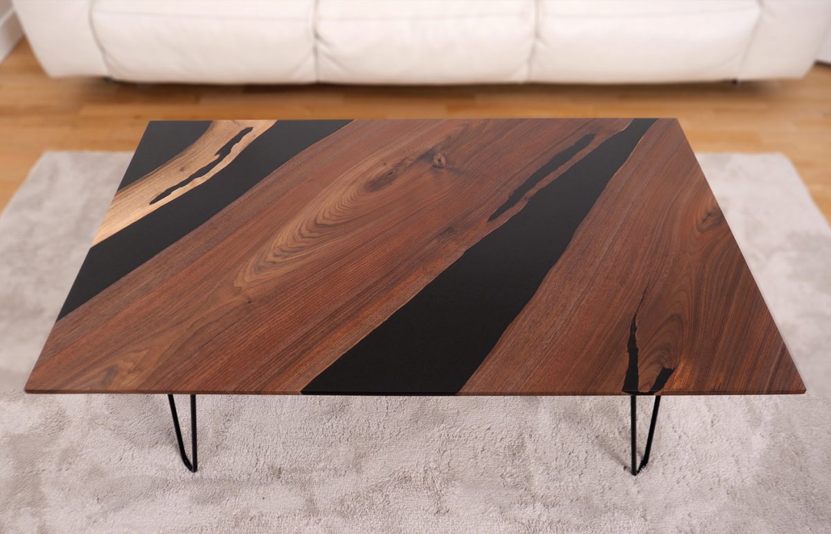 Table basse en noyer noir et résine epoxy noire